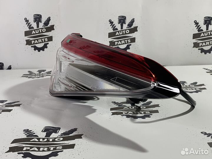 Фонарь задний правый Toyota Camry v70