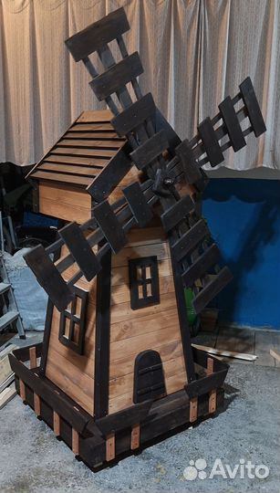 Мельница декоративная из дерева