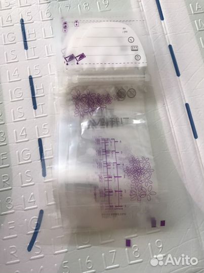 Молокоотсос ручной avent+8 пакетов для хранения мо