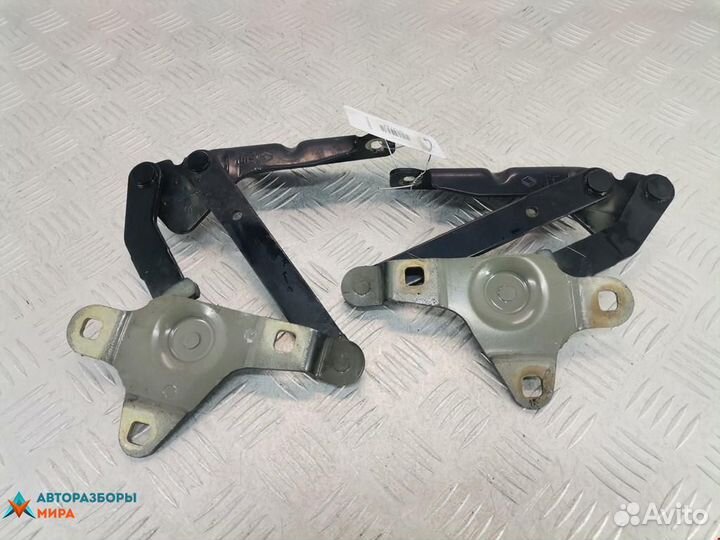 Петля капота Renault Safrane рест. 1997 7700815289