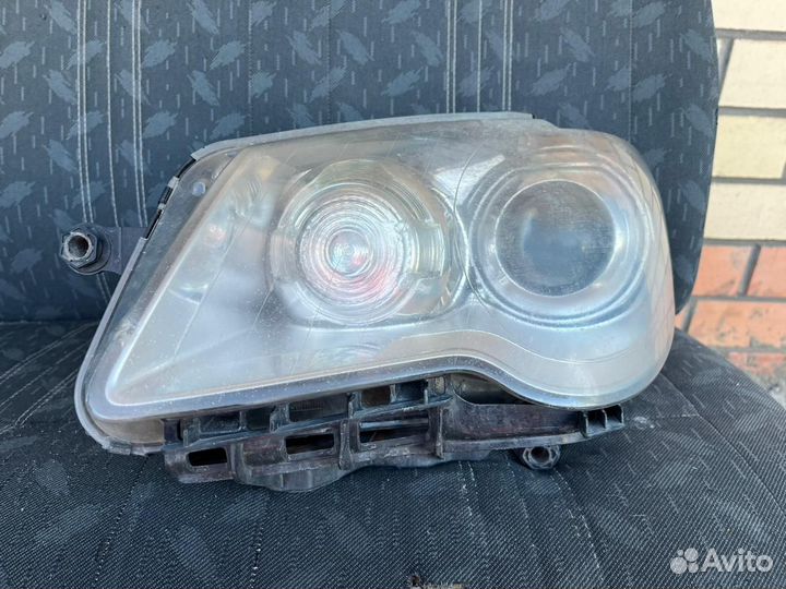 Фары главного света Фольксваген Тауран