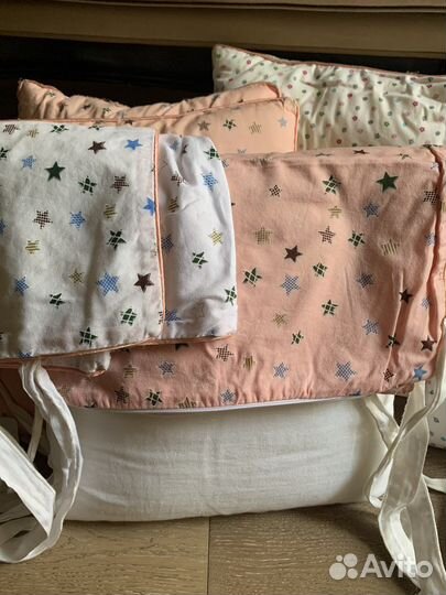 Бампер на кроватку в виде подушечек