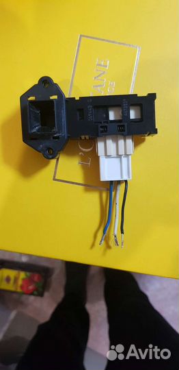 Устройство блокировки люка