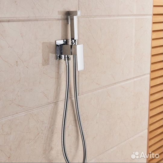 Инсталляция Grohe и унитаз с гигиеническим душем