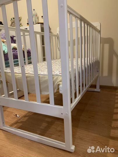 Детская кровать и пеленальный комод