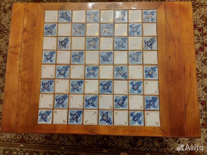 Шахматный стол. Стол натуральное дерево. Фигурки