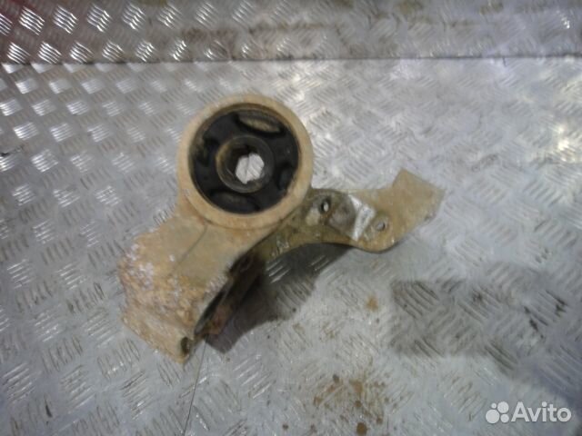 Кронштейн рычага Fabia (99-07) / Polo 4 (01-09) пер L б\у (арт. 6Q0199293D)