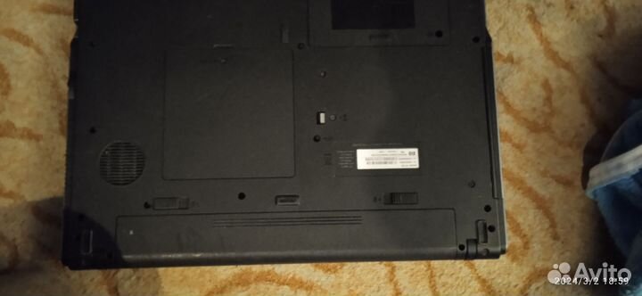 Продам ноутбук winbows7 начальный