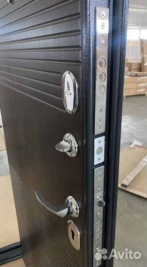 Дверь входная металлическая