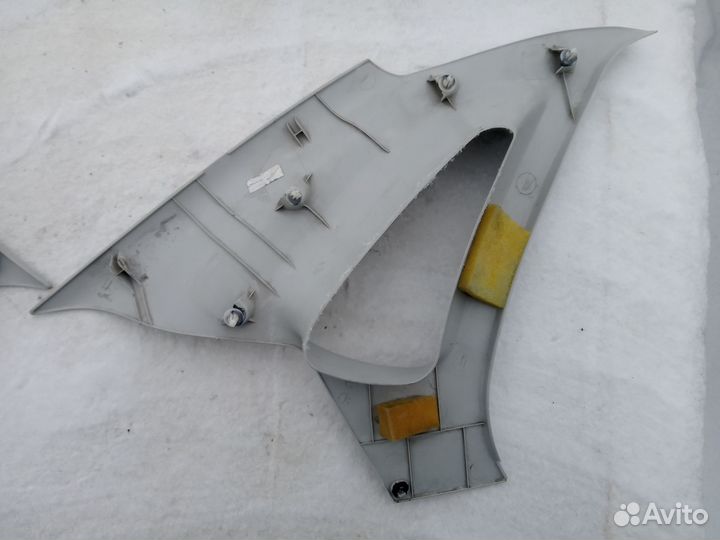 Пластик стоек крыши на ладу гранту