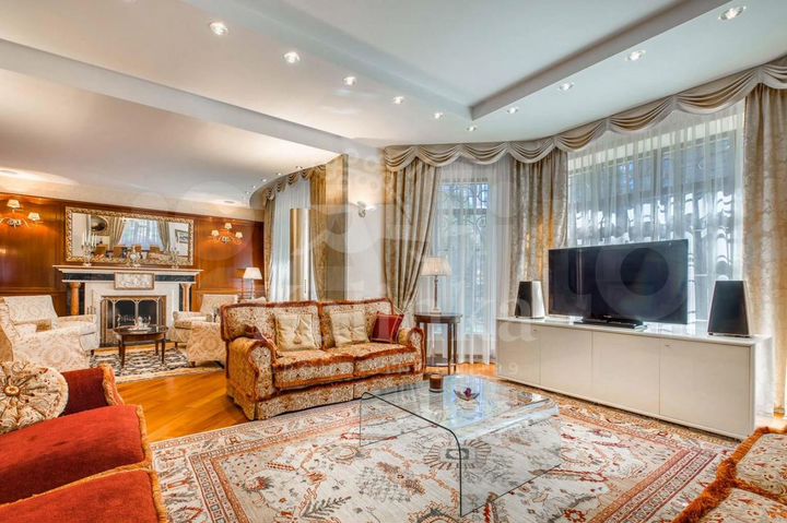 Дом 950 м² на участке 36,5 сот.