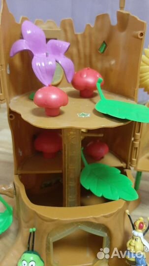 Дуб. Пчелка Мая