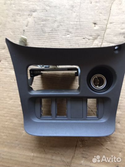 Консоль торпеды Тойота RAV4(663)