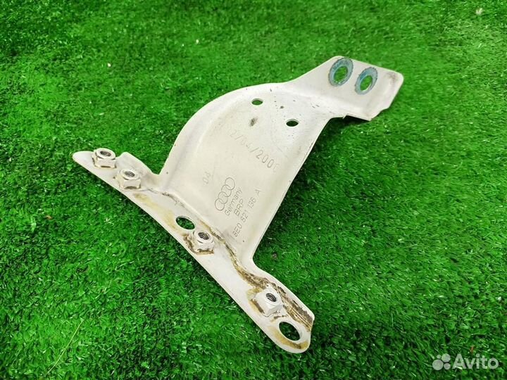 Кронштейн переднего правого крыла Audi A4 (8E B7)