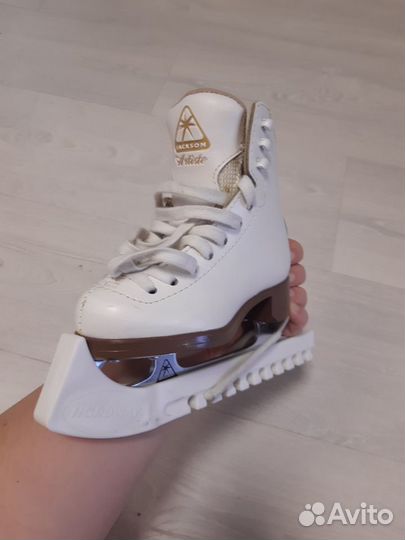 Фигурные коньки jackson