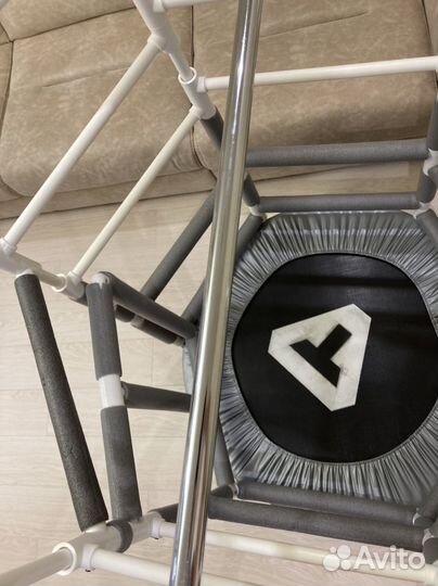 Батут для ребенка с каркасом и турником