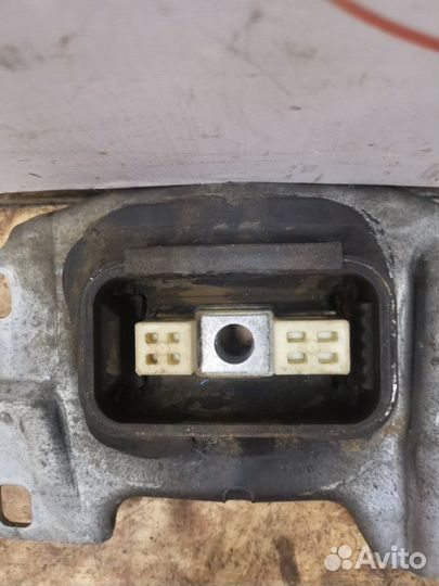 Подушка МКПП Ford Focus 3 хетчбек 1.6 iqdb 2012