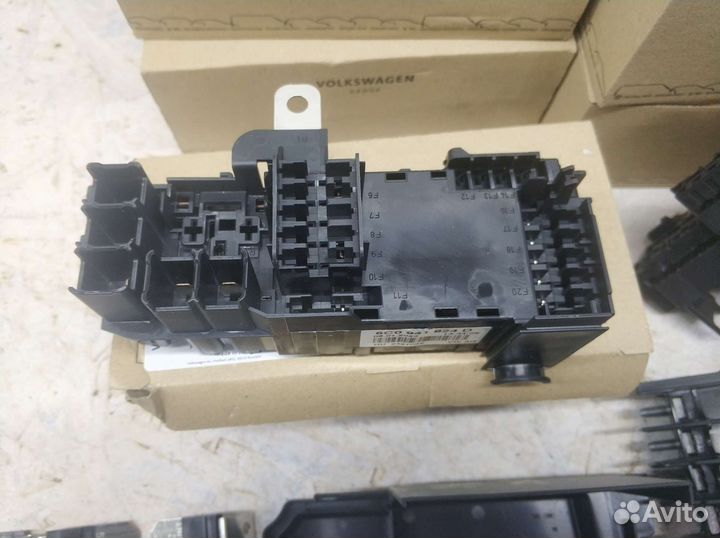 Новый Блок предохранителей Skoda rapid polo 6