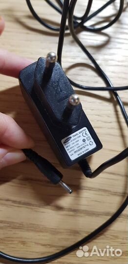 Продам зарядку Samsung узкую
