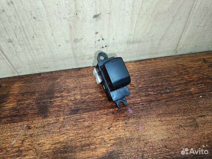 Кнопка стеклоподъемника Nissan Micra 3 K12 Задняя