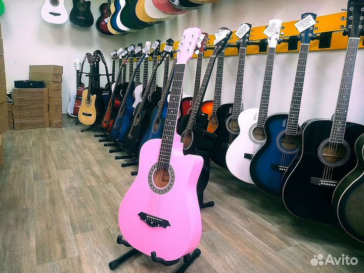 Гитара розового цвета