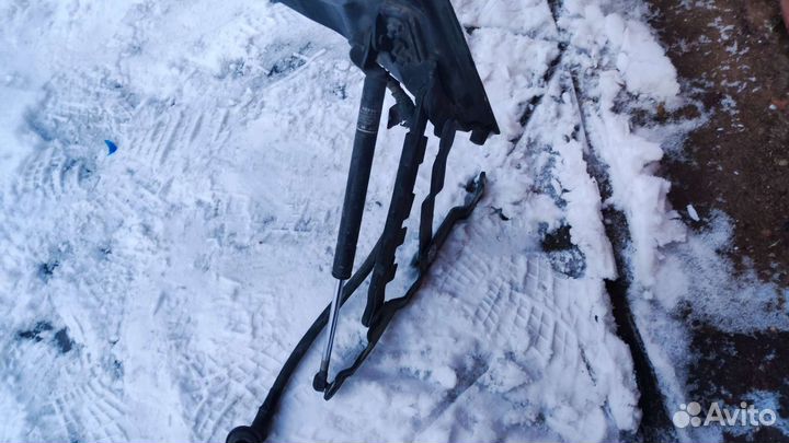 Упоры багажника skyline r33 купе