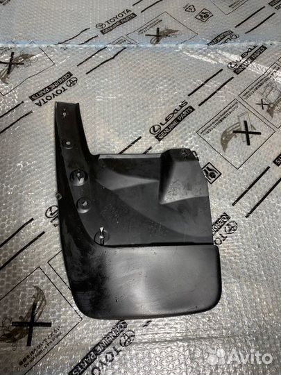 Брызговик передний левый Toyota Land Cruiser Prado