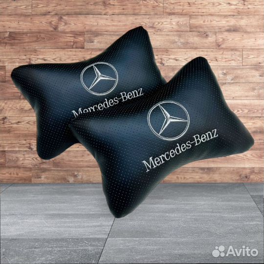 Подушки Mercedes Benz черные с логотипом