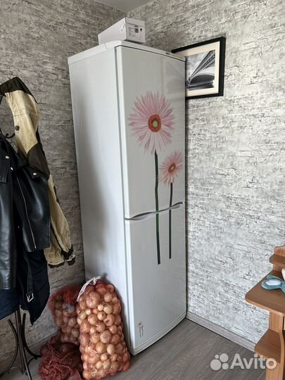 Холодильник атлант белый
