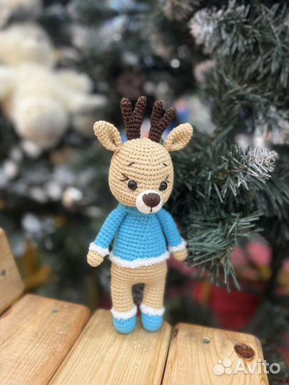 Вязаная игрушка Олень