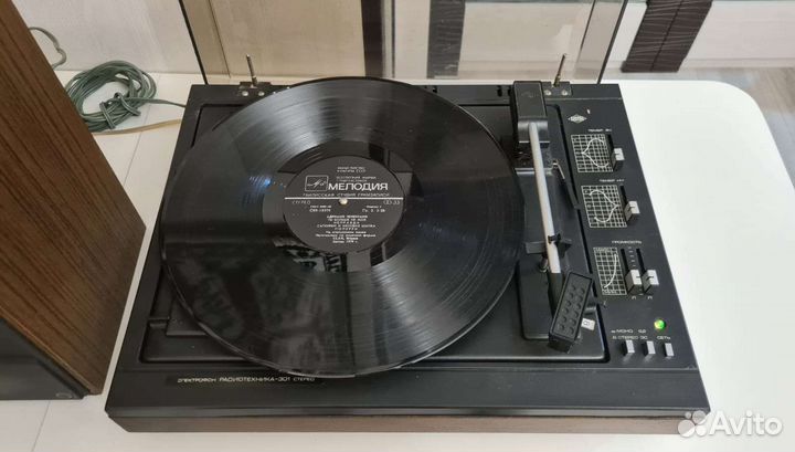 Проигрыватель винила 