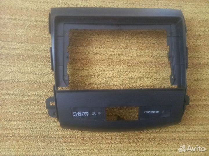 Переходная рамка Teyes для Mitsubishi Outlander XL