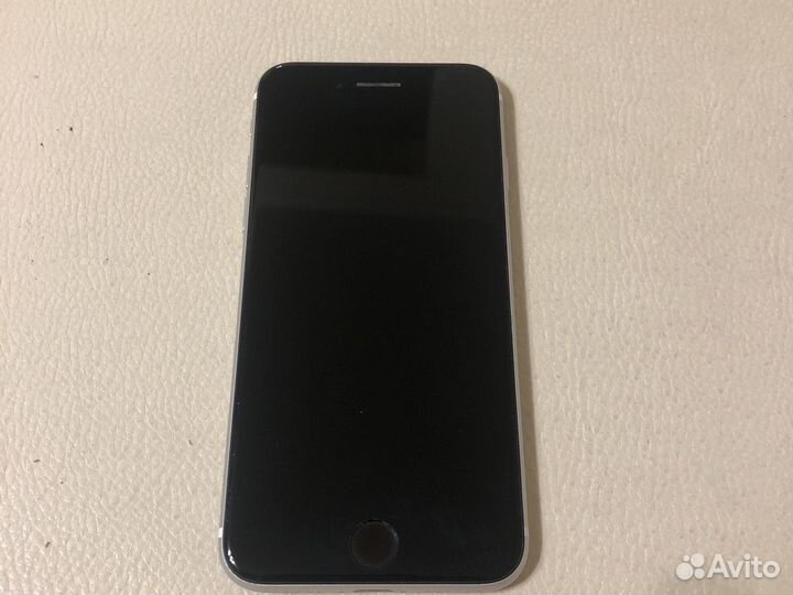 Телефон iPhone se 2020
