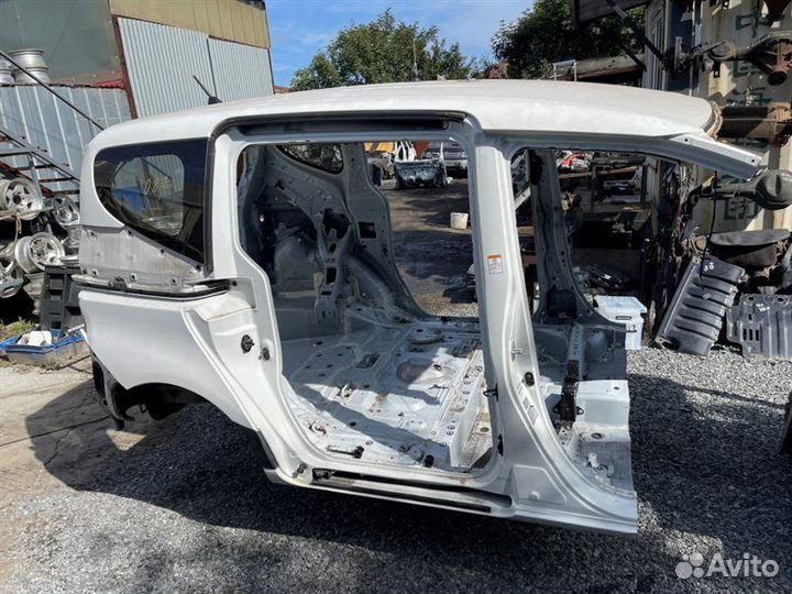 Rear cut Toyota Sienta NSP172 2016