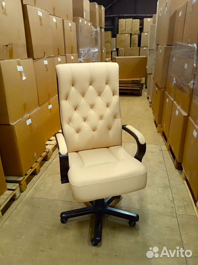 Офисное кресло до 200 кг кожа кремовая