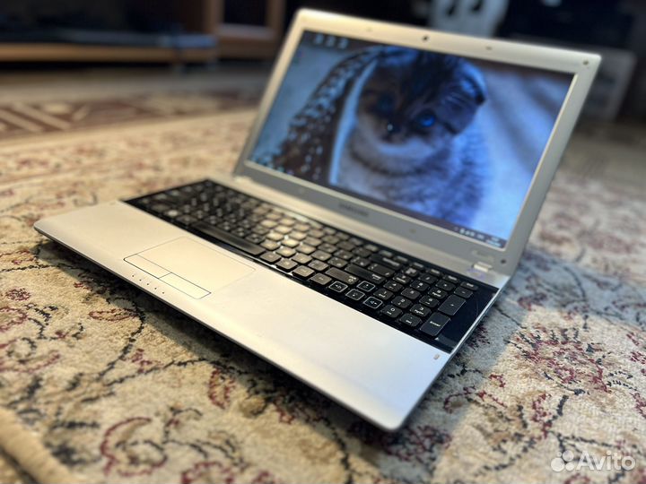 Отличный Ноутбук Samsung core i3/6гб/GeForce 315m