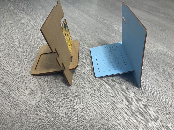 Подставка для телефона, часов и наушников