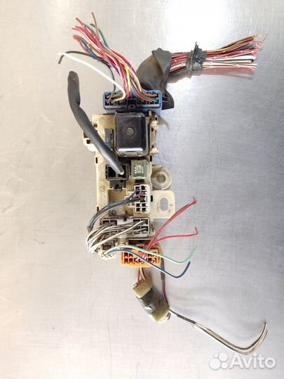 Блок предохранителей салонный Toyota Corolla e10