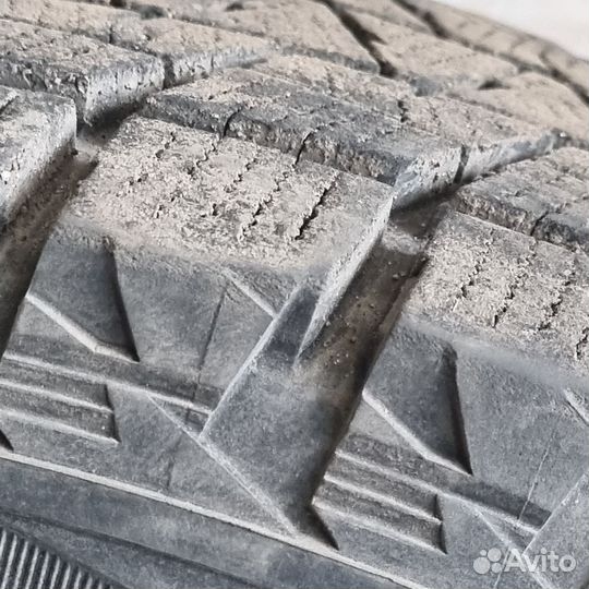 Bridgestone Blizzak DM-V1 225/70 R16