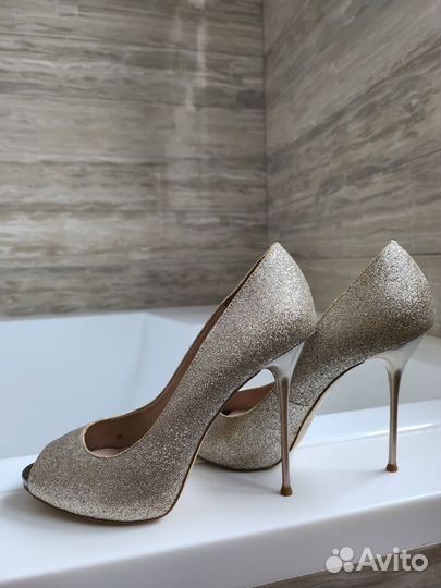 Золотые женские туфли 37 размер и золотой клатч