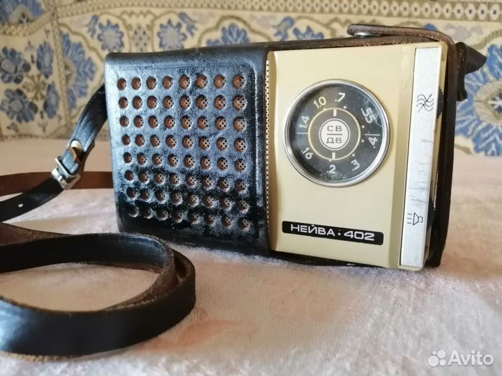 Портативный транзисторный радиоприемник нейва-402