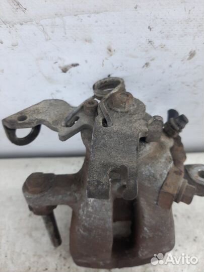 Суппорт тормозной задний правый Opel Astra хэтчбэк