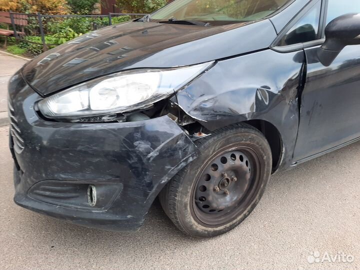 Ford Fiesta 1.6 МТ, 2016, битый, 150 676 км