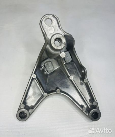 Кронштейн кпп / кронштейн левой опоры двигателя