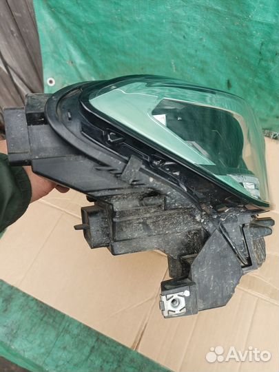 Фара правая с дефектом корпуса Vw Polo 2020+