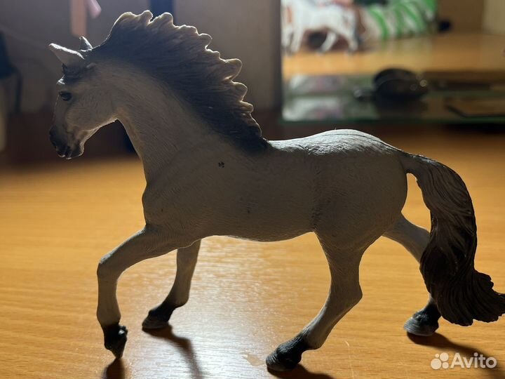 Фигурки лошадей шляйх