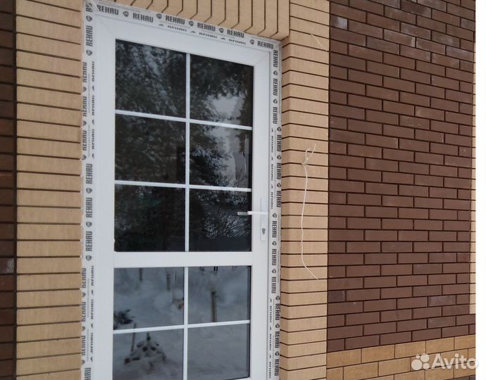 Пластиковые двери Рехау