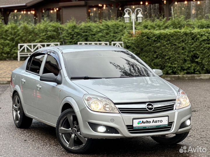 Opel Astra 1.8 МТ, 2010, 265 000 км