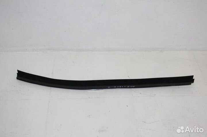 Уплотнитель стекла двери задней правой Nissan Qas