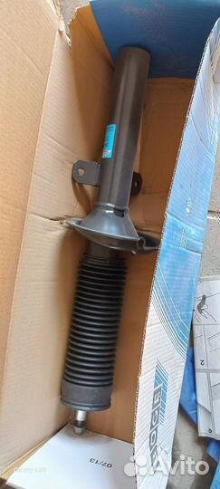 Продам стойки амортизации новые 